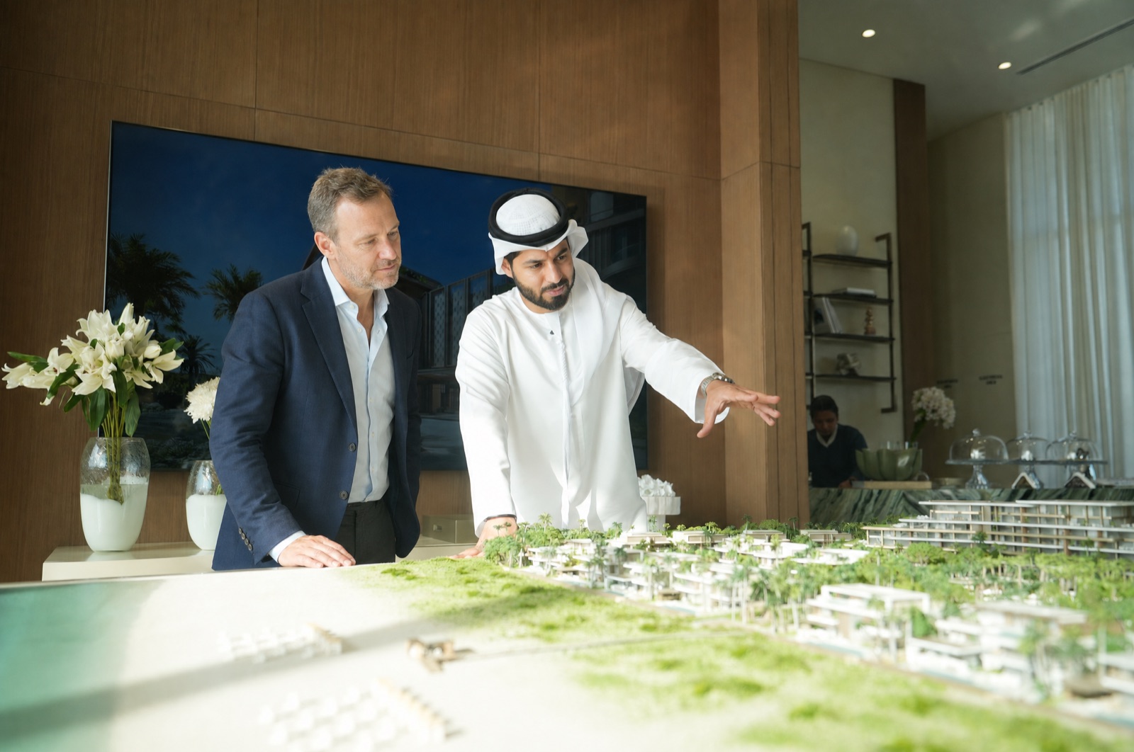 Hamid Al Ali advising a client on a relocation property in Dubai